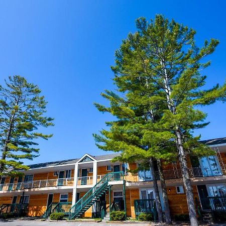 Mackinac Lodge Mackinaw City Exterior photo