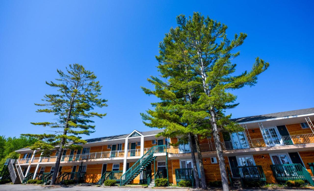 Mackinac Lodge Mackinaw City Exterior photo